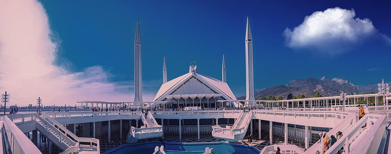 The Complete Faisal Mosque Guide: Everything Visitors Need to Know